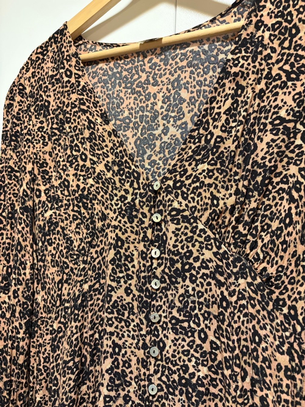 Aritzia Wilfred New Gallery Leopard Print Button-Front Midi Dress - Picture 5 of 6